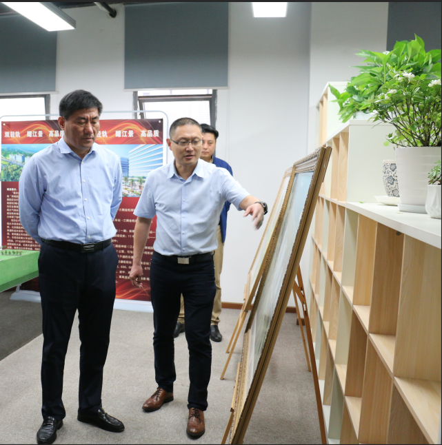 集团总经理王超介绍即将启动的金乾港科技产业园项目